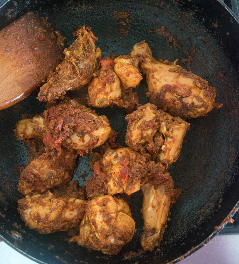 Mom's simple chicken curry-- this dish is filled with aromatic spices and will roughly take an hour to make and is not overly complicated! |www.cookeatlaugh.com