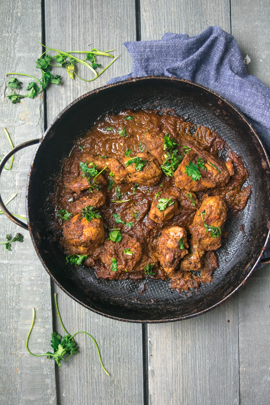 Mom's simple chicken curry-- this dish is filled with aromatic spices and will roughly take an hour to make and is not overly complicated! |www.cookeatlaugh.com