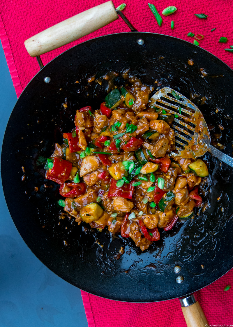 Asian fusion weeknight chicken stir--A perfect quick, delicious, and heatlhy weeknight chicken stir-fry! |www.cookeatlaugh.com