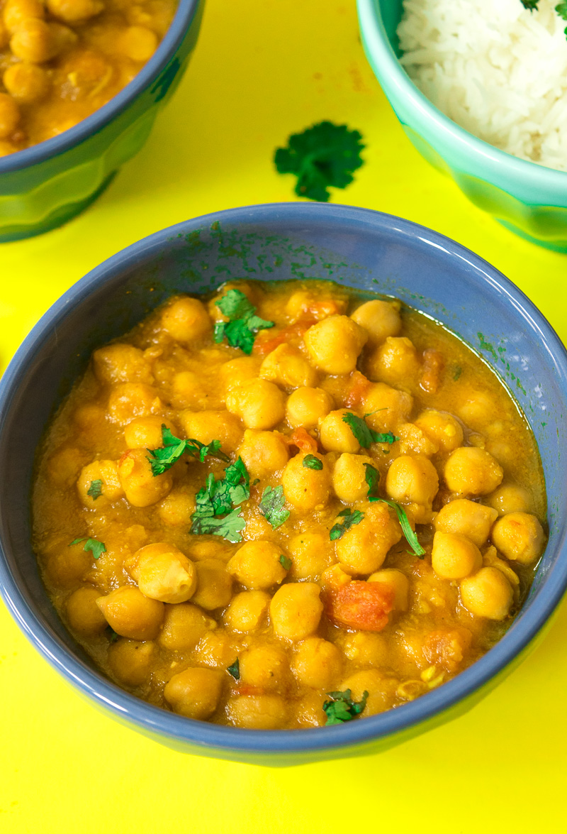 One pot chickpea stew (Indian Chana curry)--cooked in a rich tomato onion gravy that is spiced with cumin, coriander, turmeric, garam masala, and chili powder. |www.cookeatlaugh.com