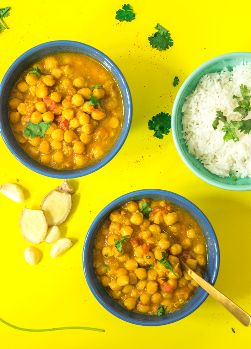 One pot chickpea stew (Indian Chana curry)--cooked in a rich tomato onion gravy that is spiced with cumin, coriander, turmeric, garam masala, and chili powder. |www.cookeatlaugh.com