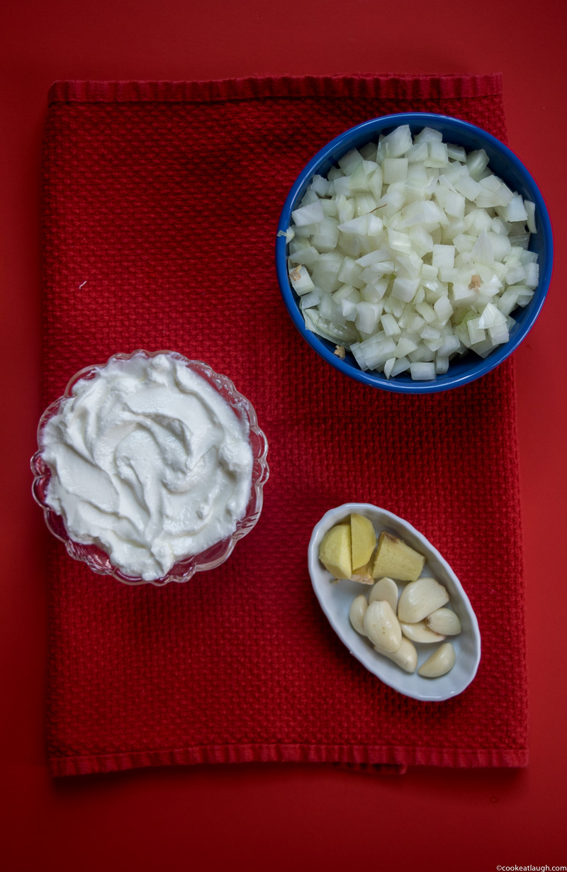 Aloo keema--a dish made of spiced and minced turkey, simmered with potatoes and peas! |www.cookeatlaugh.com