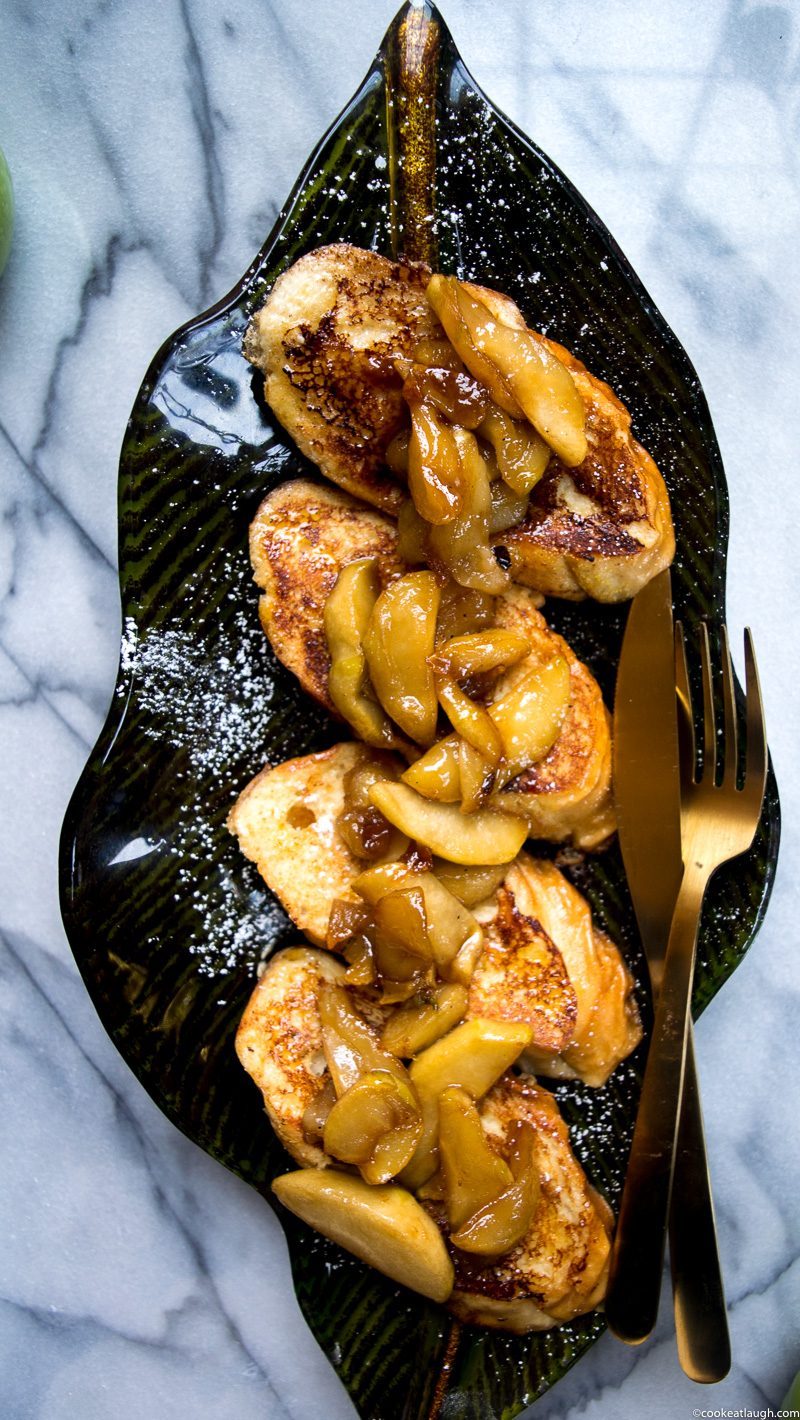Caramelized apple French toast – Delicious French toast topped with buttery caramelized apples! |www.cookeatlaugh.com--1