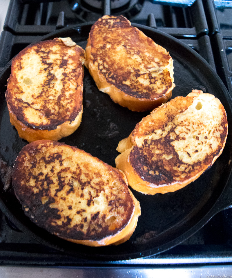 Caramelized apple French toast – Delicious French toast topped with buttery caramelized apples! |www.cookeatlaugh.com--12