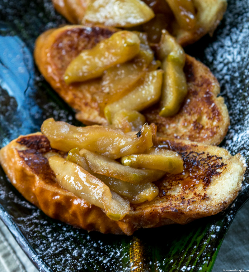 Caramelized apple French toast – Delicious French toast topped with buttery caramelized apples! |www.cookeatlaugh.com--4