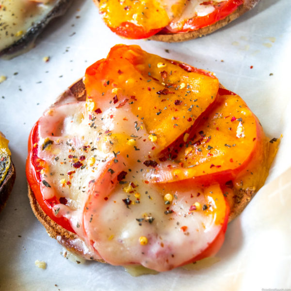 Quick and tasty tomato cheese toast