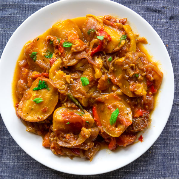 Moroccan Roast Pepper, Tomato, and Apple Salad (Slada Felfa Bil Tamatem Wal Tofah)